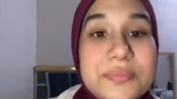 «أهلي كلهم مـاتوا».. مريم تطلق استغاثة من عمها بعد رحيل أسرتها في حادث بالعلمين
