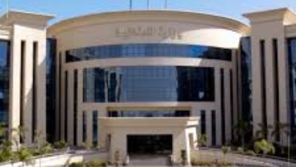 مصدر أمني يكشف حقيقة إضراب اثنين من قيادات الإخوان عن الطعام داخل محبسهما