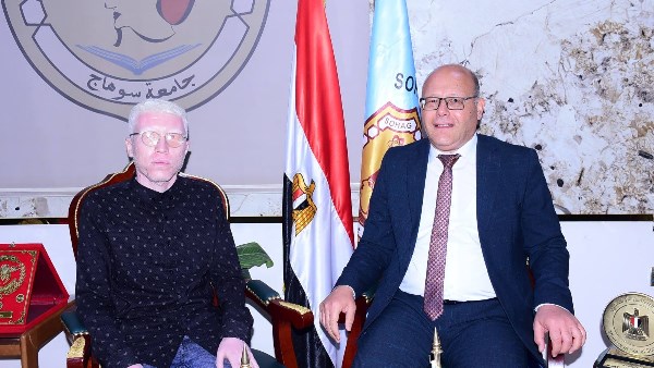 بعد تدخل الوزير .. يوسف خلف يتسلم عمله كمعيد بجامعة سوهاج