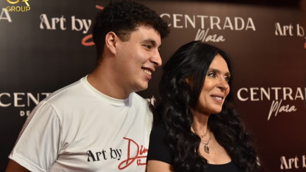 احتفلت الفنانة دينا مساء الثلاثاء بافتتاح أكاديمية الرقص الشرقي الخاصة بها، في حضور عدد كبير من الفنانين