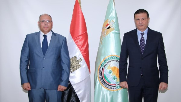 وزير الزراعة يبحث مع سفير مصر الجديد لدى الكويت تعزيز التعاون الزراعي وزير الزراعة يبحث مع سفير مصر الجديد لدى الكويت تعزيز التعاون الزراعي