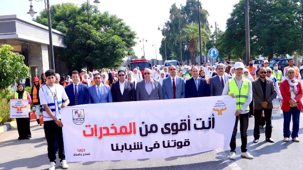 محافظ بني سويف يستقبل مدير صندوق مكافحة الإدمان لتعزيز جهود مكافحة المخدرات بالمحافظة