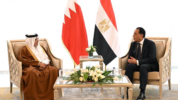 رئيس الوزراء وولي عهد البحرين يشهدان توقيع 8 اتفاقيات لتعزيز التعاون الثنائي