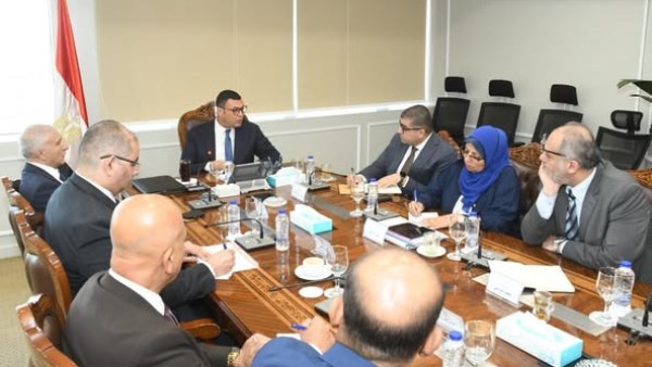 وزير الإسكان يعقد اجتماعاً لمتابعة سير العمل بقطاعات هيئة المجتمعات العمرانية الجديدة