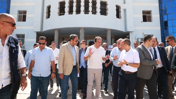 وزير الصحة يوجه بإنشاء وحدة لزراعة النخاع ومركز للصحة النفسية بقنا خلال جولته بالأقصر وقنا