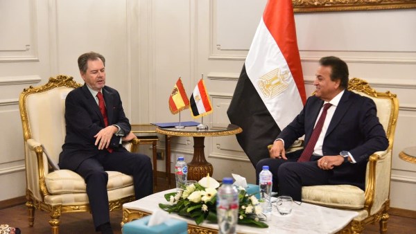 وزير الصحة يبحث مع سفير إسبانيا بمصر سبل تعزيز التعاون في القطاع الصحي