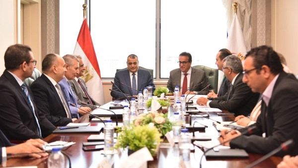 وزير الصحة والسكان يستقبل وزير الدولة للإنتاج الحربي لمناقشة المشروعات المشتركة بين الوزارتين