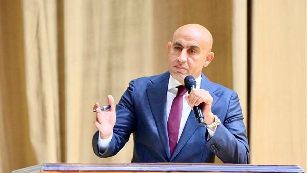  الوزير محمد عبد اللطيف