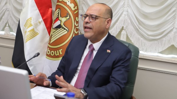  وزير العمل السيد محمد جبران