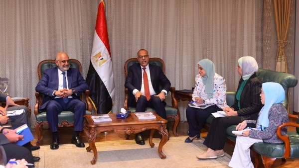 وزير العمل يبحث مع وفد البنك الدولي تعزيز التعاون في المجالات المشتركة 