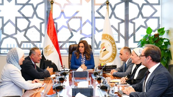 وزيرة التنمية المحلية تلتقي الرئيس التنفيذي لهيئة المتحف المصري الكبير لبحث مختلف الجوانب البيئية للمتحف