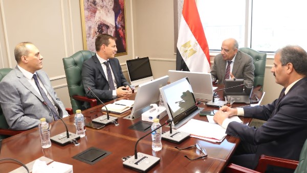  وزير الكهرباء والطاقة المتجددة يبحث مع شركة شنايدر إليكتريك مستجدات تنفيذ مبادرة تحسين كفاءة استخدام الطاقة في المصانع