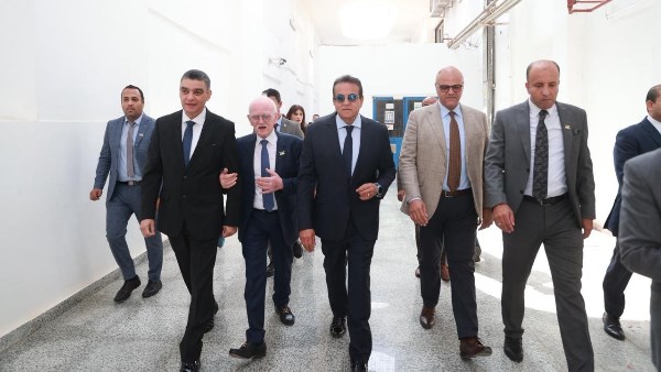 وزير الصحة يشهد التشغيل التجريبي لخط إنتاج فلاتر الغسيل الكلوي بمصنع «إشتيو لايف ساينس»