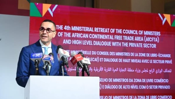  المهندس حسن الخطيب-  وزير الاستثمار والتجارة الخارجية
