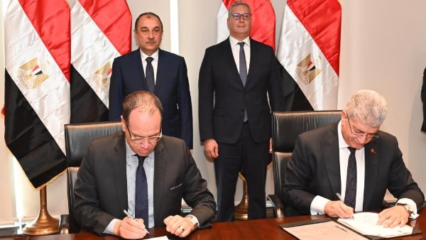 وزيرا قطاع الأعمال والبترول يشهدان توقيع عقد بين "إيجوث" و"بتروجت" 