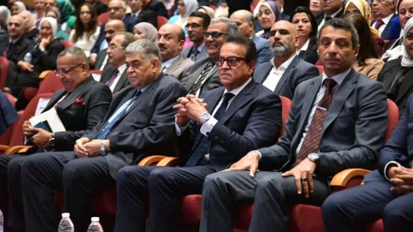 وزير الصحة يفتتح المؤتمر الدولي الثاني لكلية طب الأسنان بجامعة الجلالة