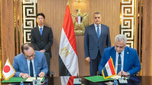 وزير الدولة للإنتاج الحربى يشهد مراسم توقيع مذكرة تفاهم مع شركة ميزوها اليابانية لتصنيع محطات توليد المياه من الهواء