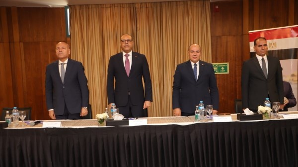  وزير العمل ومحافظ القاهرة يسلمان 100 عقد عمل جديد لذوي همم 