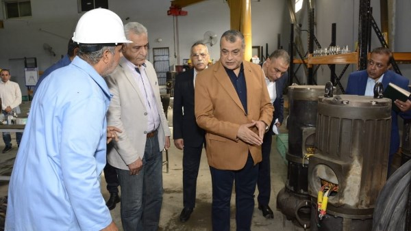 وزير الدولة للإنتاج الحربي يتابع مراحل تصنيع الطلمبات الغاطسة بمصنع 270 الحربي