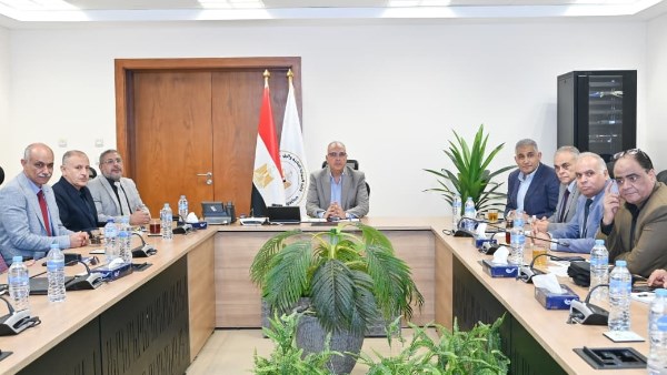 وزير الموارد المائية والري