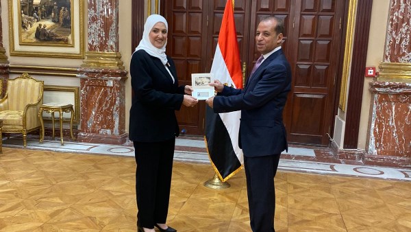  النائبة زينب فهيم تتسلم كارنية  عضوية مجلس الشيوخ