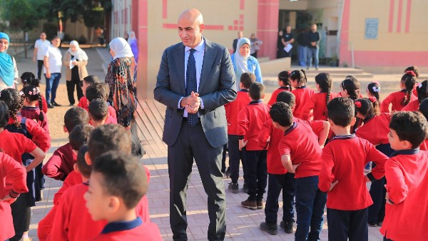  وزير التربية والتعليم  يتفقد مدارس الغربية لمتابعة الدراسة وتسليم الكتب الدراسية