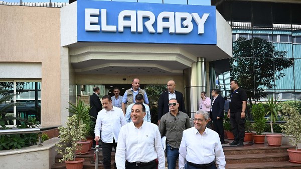رئيس الوزراء يتفقد مصانع "العربي" 