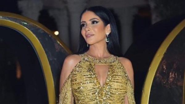 منى زكي