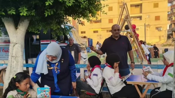 مشرف عام مكتبة مصر العامة بالمنوفية أثناء الأنشطة 