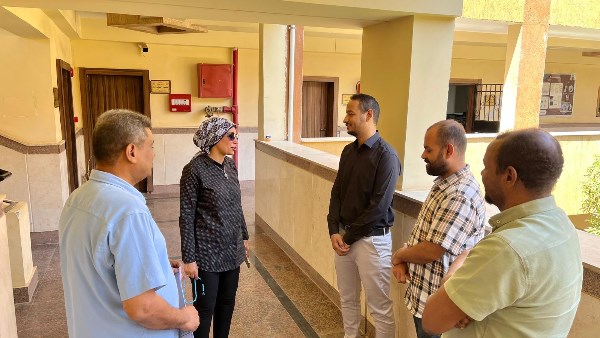 رئيس جامعة الاقصر تتفقد اعمال التقديم للجامعة الأهلية 