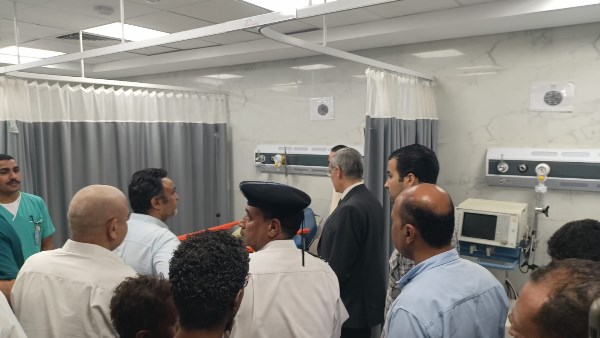 مدير أمن الأقصر يتفقد مصابى حادث الاتوبيس 