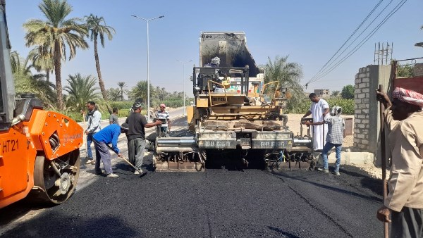 اعمال رصف طريق المدينه الشبابية بالطود 