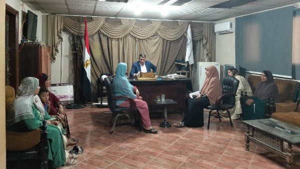 رئيس مدينة ناصر يناقش مشكلات المواطنين
