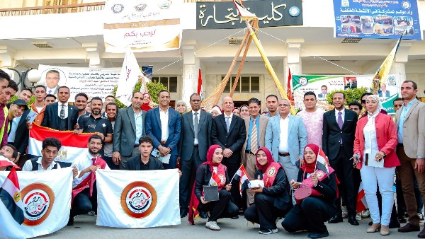 رئيس جامعة بني سويف يحتفل بالعام الدراسي الجديد 