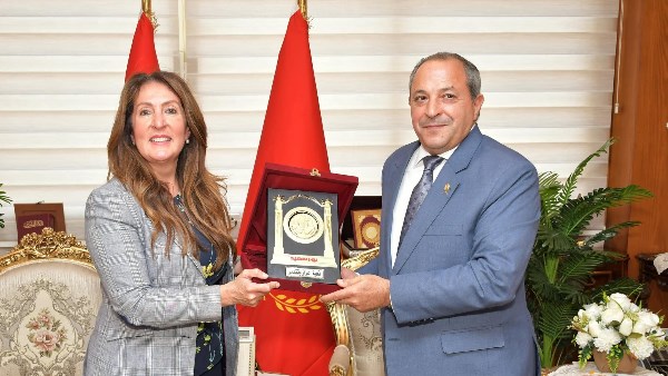 محافظ بورسعيد وسفيرة امريكا 