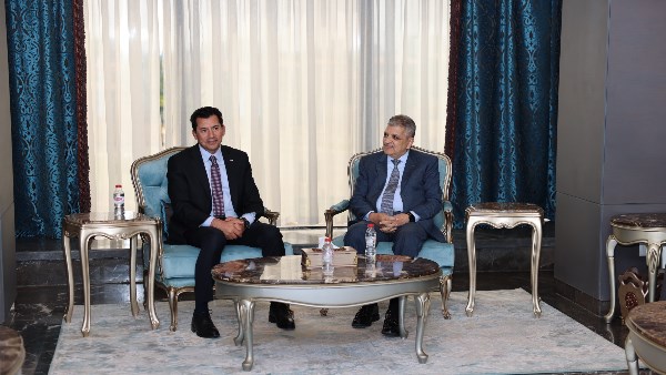 وزير الشباب و الرياضه ورئيس الهيئه 