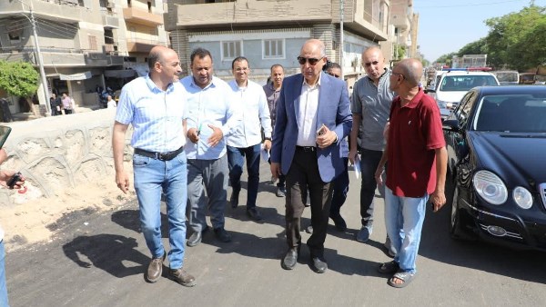 محافظ المنيا يتفقد أعمال الرصف بشوارع المنيا