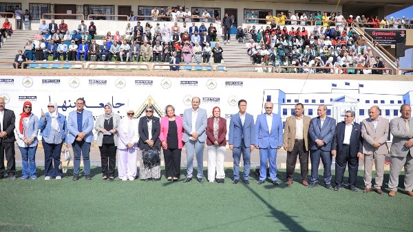  رئيس جامعة بنها وسط ا للطلاب: