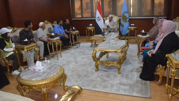 اجتماع المحافظ مع الأهالي 