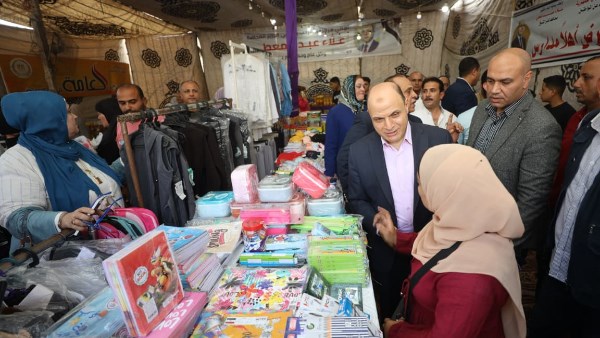 اللواء دكتور علاء عبد المعطي محافظ كفرالشيخ يفتتح معرض أهلا مدارس بمدينة بيلا 