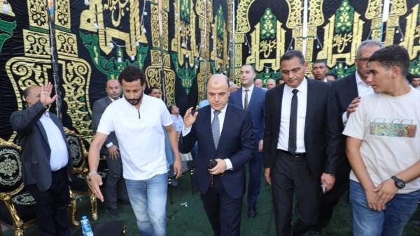 محافظ كفر الشيخ يقدم واجب العزاء في وفاة والدة اللواء سامح العزب 