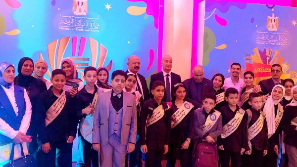 الأطفال ميعرفوش يكدبوا علي مسرح الجامعه البريطانيه 