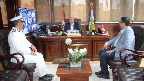 اجتماع محافظ الغربية مع وكيل وزارة التعليم بالغربية 