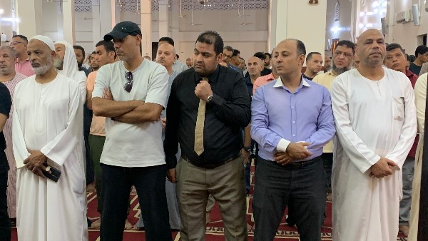 الكابتن خالد بيبو في المسجد اثناء صلاة الجنازة
