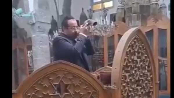 يهودي ينفخ البوق في كنيس الفرنج بدمشق