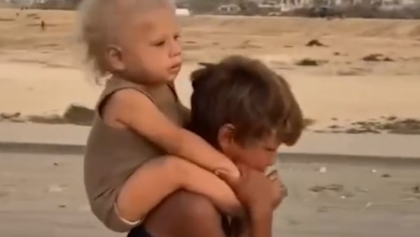 صغير فلسطين وشقيقه