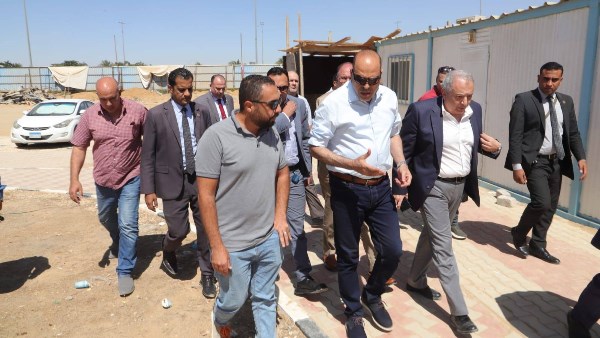وزير العمل في مواقع العمل والمشروعات