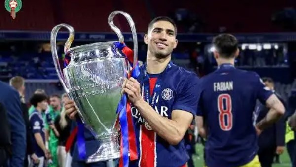 اللاعب المغربي أشرف حكيمي 
