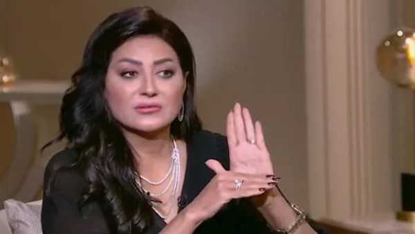 الفنانة وفاء عامر