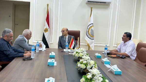 اجتماع المنشاوي رئيس جامعة أسيوط بجامعة أسيوط الأهلية